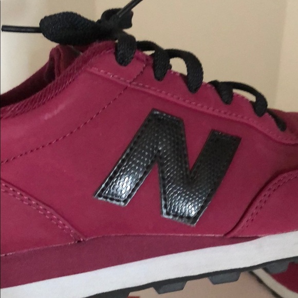 New balance us 9.5 like new - Picture 3 of 4